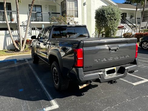Used 2025 Toyota Tacoma TRD Off-Road image 5