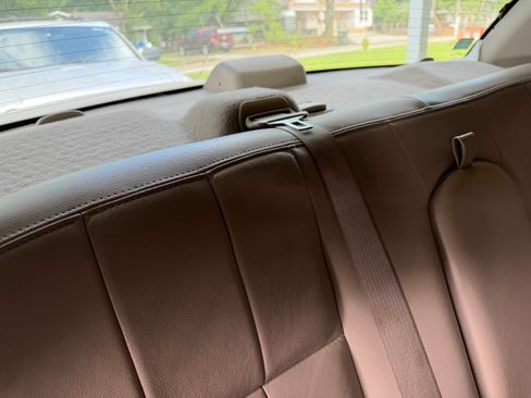 Used 2011 Ford Crown Victoria LX w/ Comfort Appearance Pkg RWD image 9