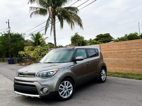 Used 2017 Kia Soul + w/ Primo Package image 1