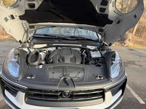 Used 2025 Porsche Macan image 14