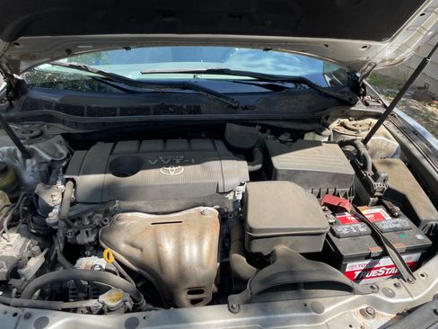 Used 2010 Toyota Camry LE FWD image 11