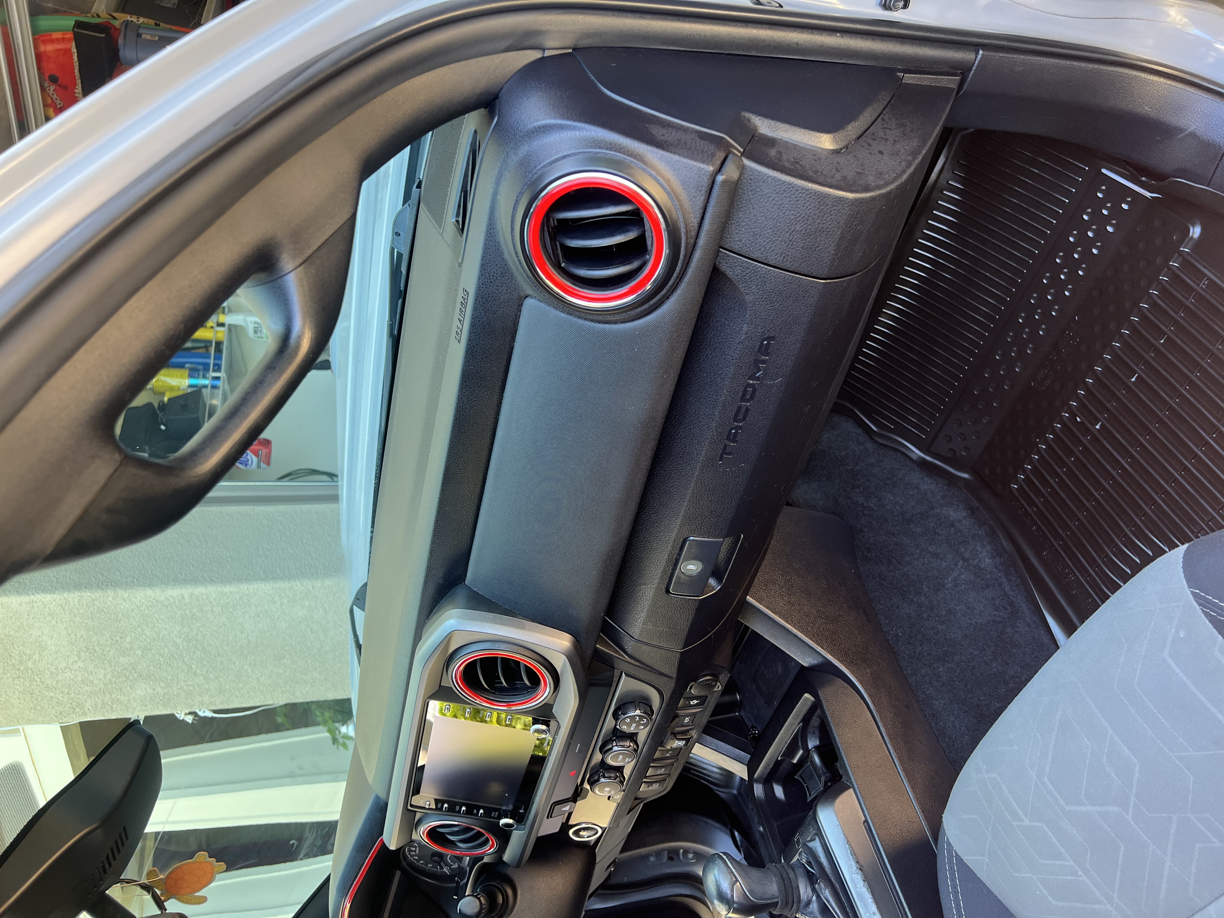 Used 2020 Toyota Tacoma TRD Sport w/ Technology Package RWD image 15