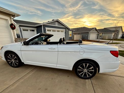 Used 2014 Chrysler 200 S image 2