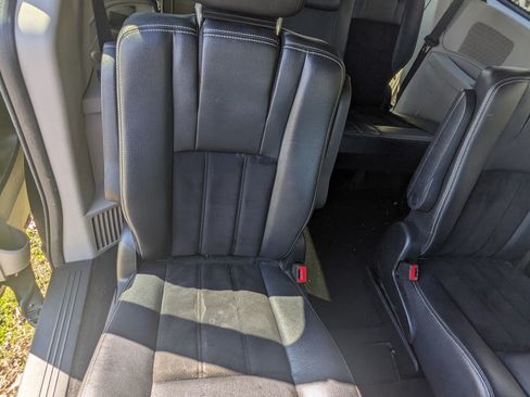 Used 2017 Dodge Grand Caravan SXT image 6