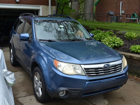 Used 2010 Subaru Forester 2.5X Limited image 2