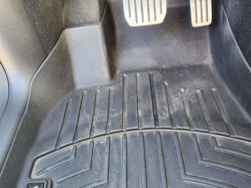 Used 2023 Tesla Model Y Performance image 21