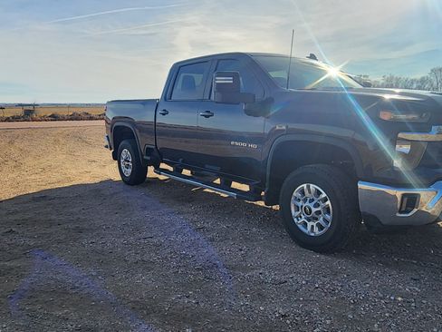 Used 2024 Chevrolet Silverado 2500 LT w/ Convenience Package image 7
