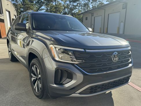 Used 2024 Volkswagen Atlas Cross Sport SE image 4