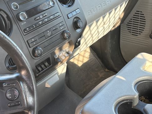 Used 2016 Ford F550 2WD Regular Cab Super Duty image 9