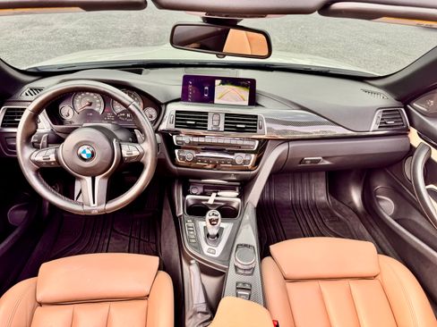 Used 2018 BMW M4 Convertible image 13