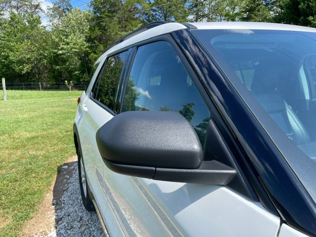 Used 2022 Ford Explorer XLT w/ Equipment Group 202A AWD/4WD image 26