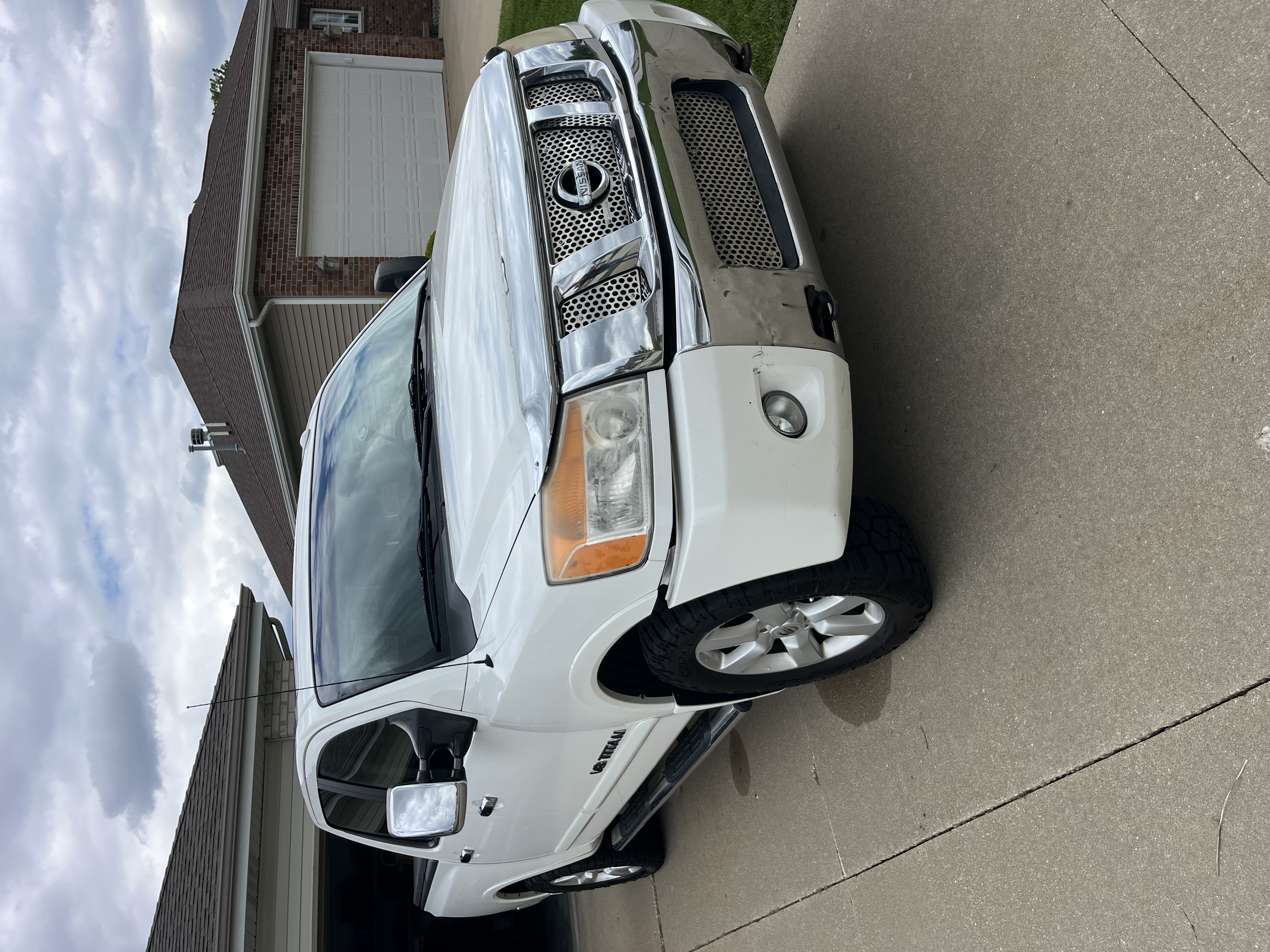 Used 2010 Nissan Titan XE AWD/4WD image 2
