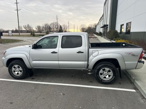 Used 2011 Toyota Tacoma PreRunner image 6