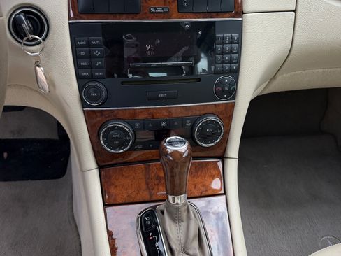 Used 2006 Mercedes-Benz CLK 500 Cabriolet w/ Premium Pkg image 9