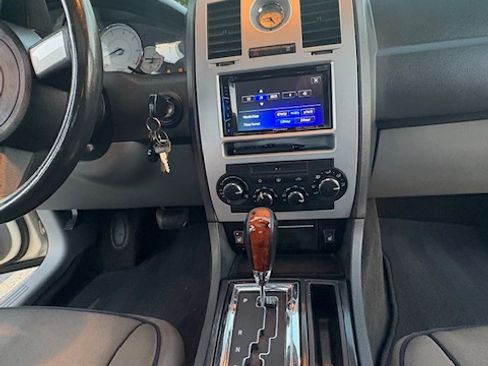 Used 2006 Chrysler 300 Touring image 4