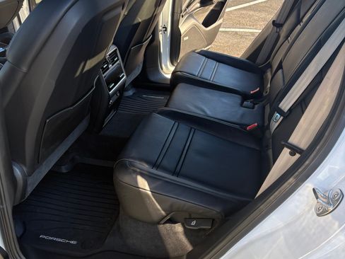 Used 2023 Porsche Cayenne Platinum Edition image 9
