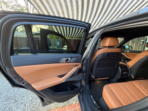 Used 2022 BMW X6 M50i image 23