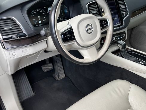 Used 2016 Volvo XC90 T6 Momentum w/ Momentum Plus Package AWD/4WD image 19