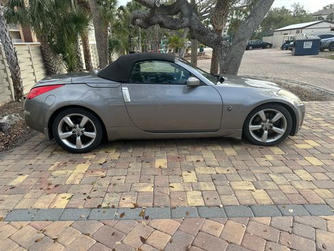 Used 2008 Nissan 350Z Touring image 2
