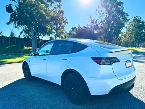 Used 2024 Tesla Model Y Long Range image 2