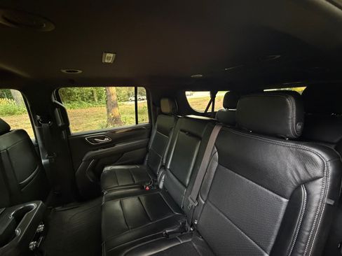 Used 2024 GMC Yukon XL SLE w/ Gmc Pro Safety Plus Package RWD image 14
