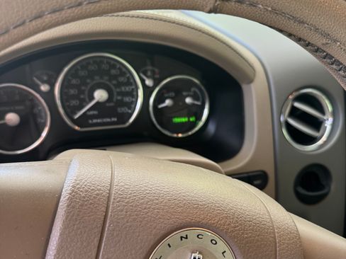 Used 2006 Lincoln Mark LT 2WD image 11