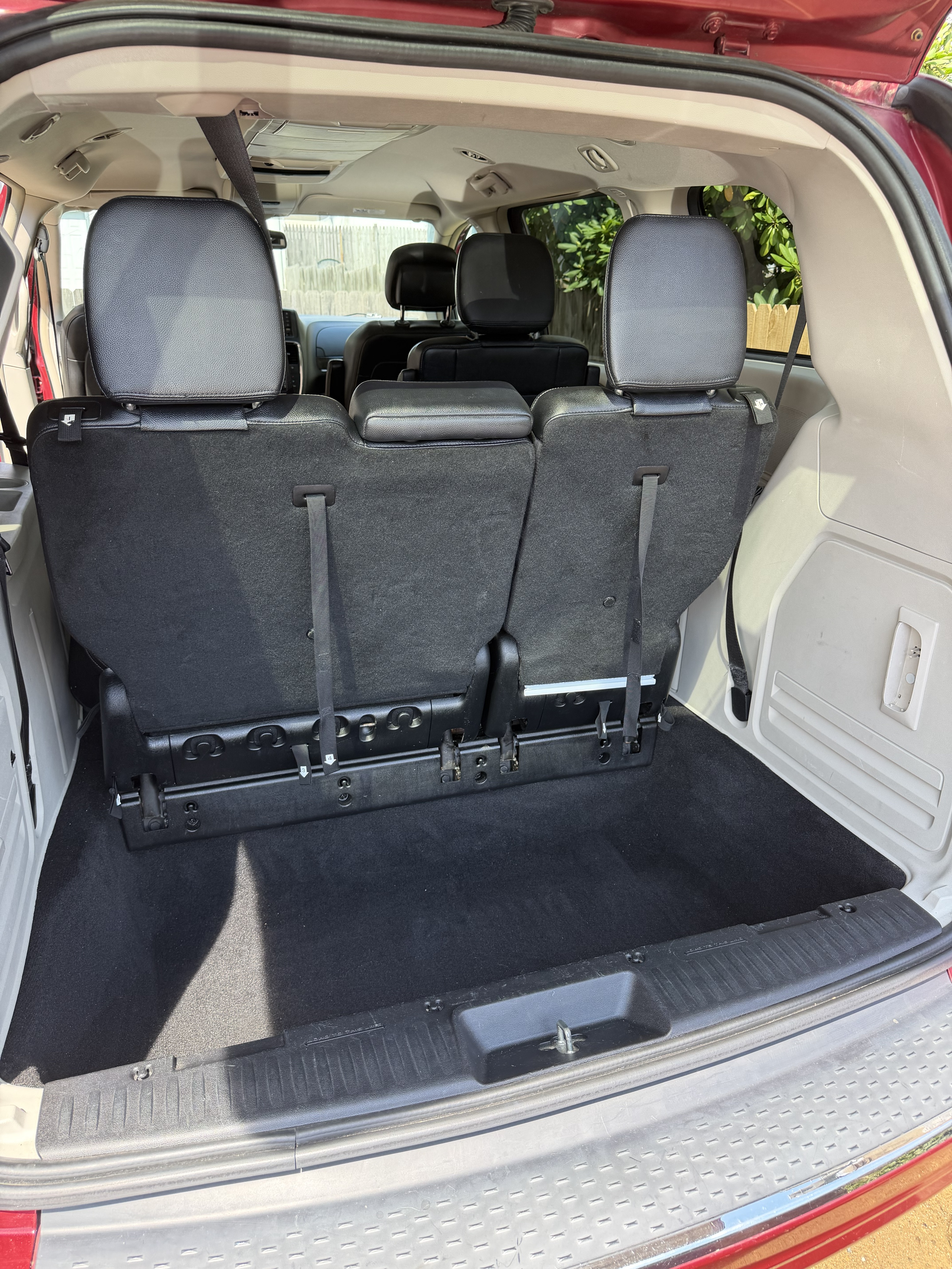 Used 2014 Chrysler Town & Country Touring FWD image 5