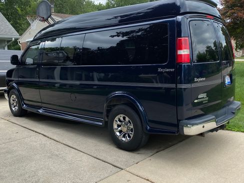 Used 2014 Chevrolet Express 2500 Extended RWD image 5