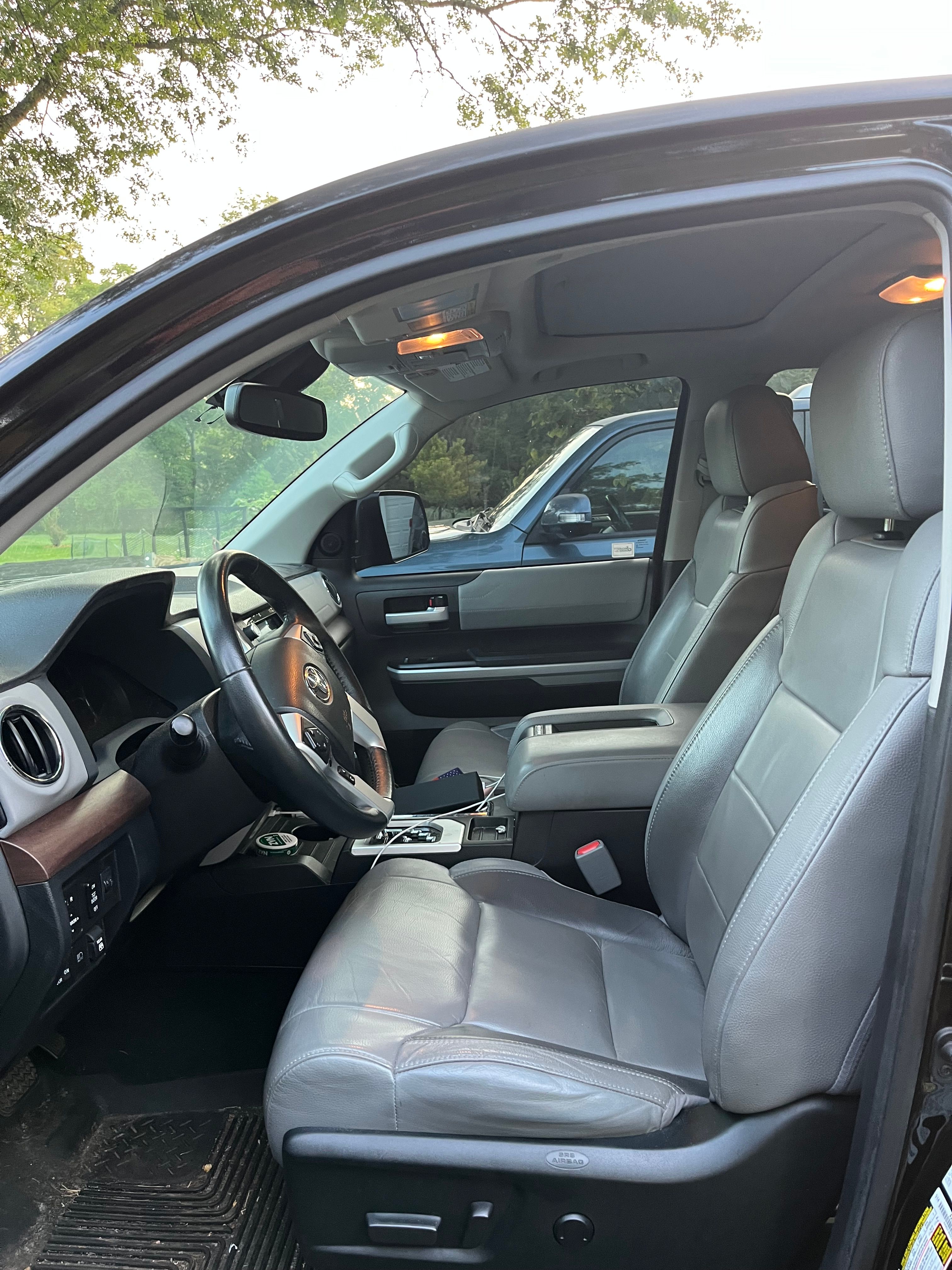 Used 2021 Toyota Tundra Limited w/ Limited Premium Package AWD/4WD image 5