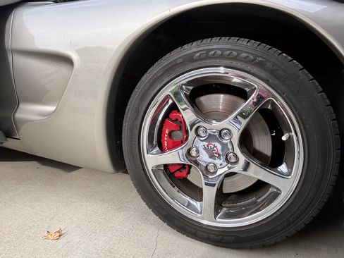 Used 2000 Chevrolet Corvette Coupe w/ Performance Handling Pkg image 12