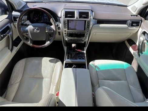 Used 2017 Lexus GX 460 Premium w/ Premium Package image 18