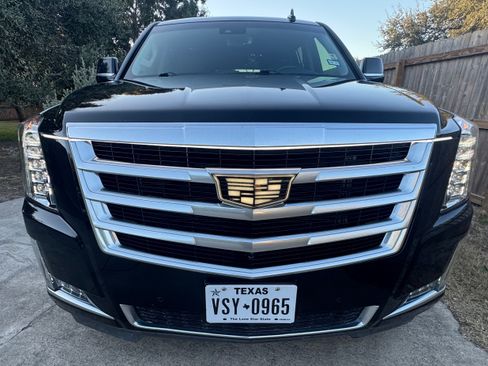 Used 2017 Cadillac Escalade ESV Luxury image 19