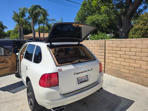 Used 2006 Porsche Cayenne Turbo S image 2