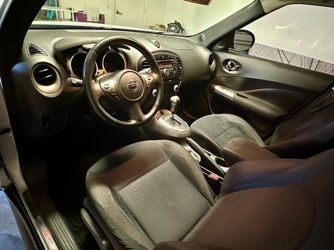 Used 2013 Nissan Juke SV w/ Interior Illumination Pkg image 5