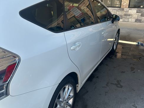 Used 2012 Toyota Prius V Five image 9