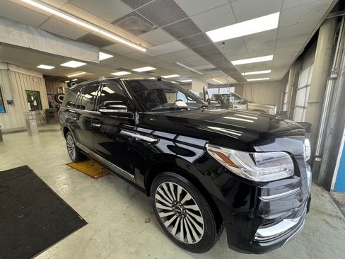 Used 2018 Lincoln Navigator L Reserve w/ Technology Package image 4