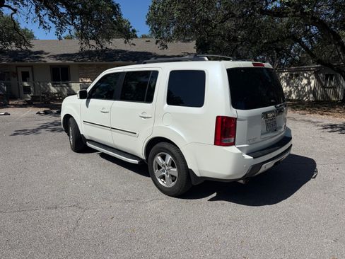 Used 2011 Honda Pilot Touring image 2