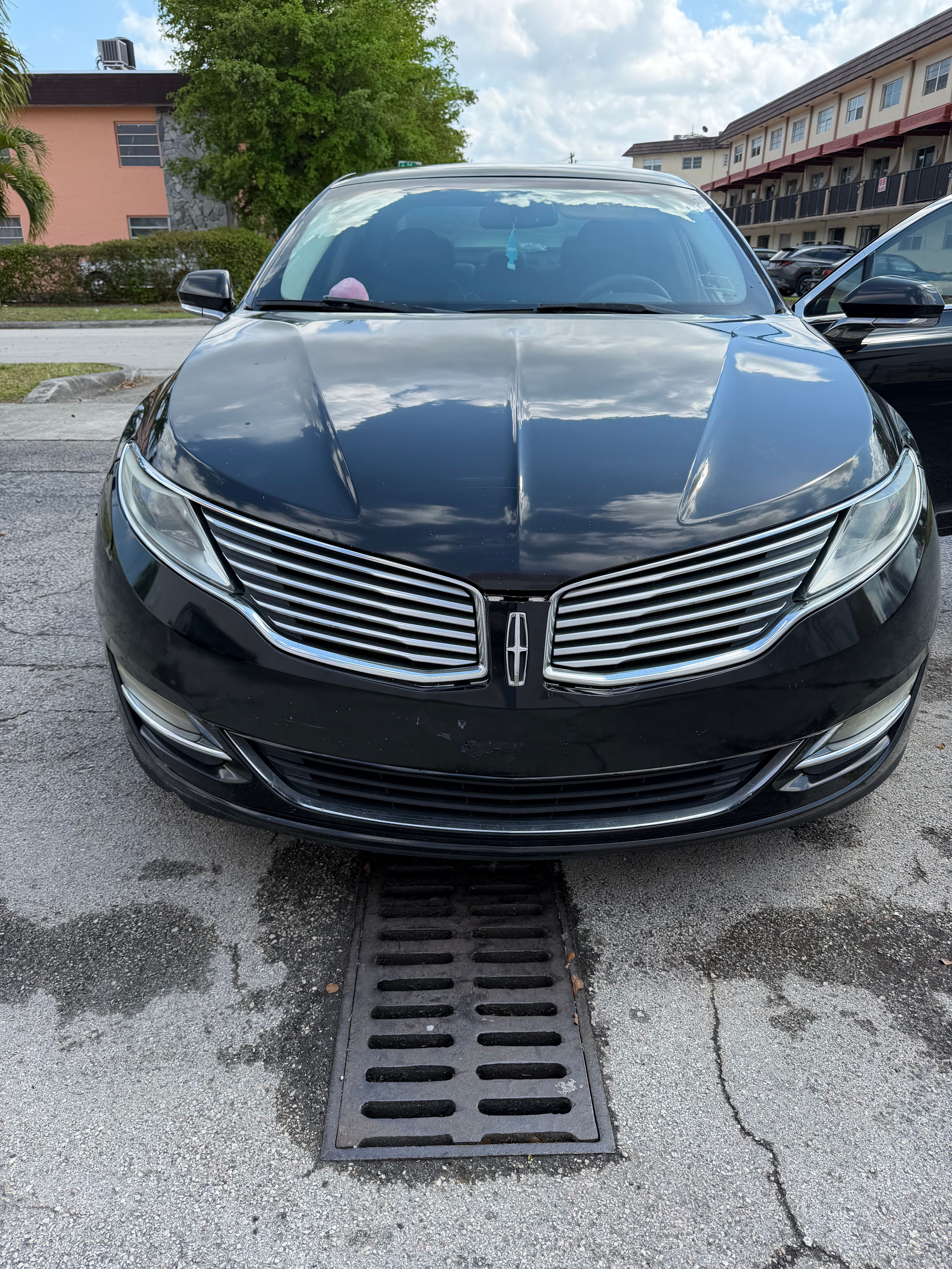 Used 2013 Lincoln MKZ FWD image 1