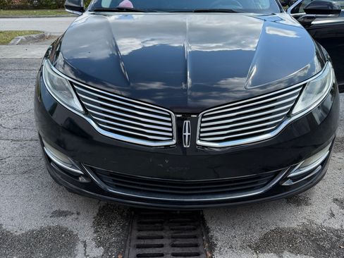 Used 2013 Lincoln MKZ FWD image 1