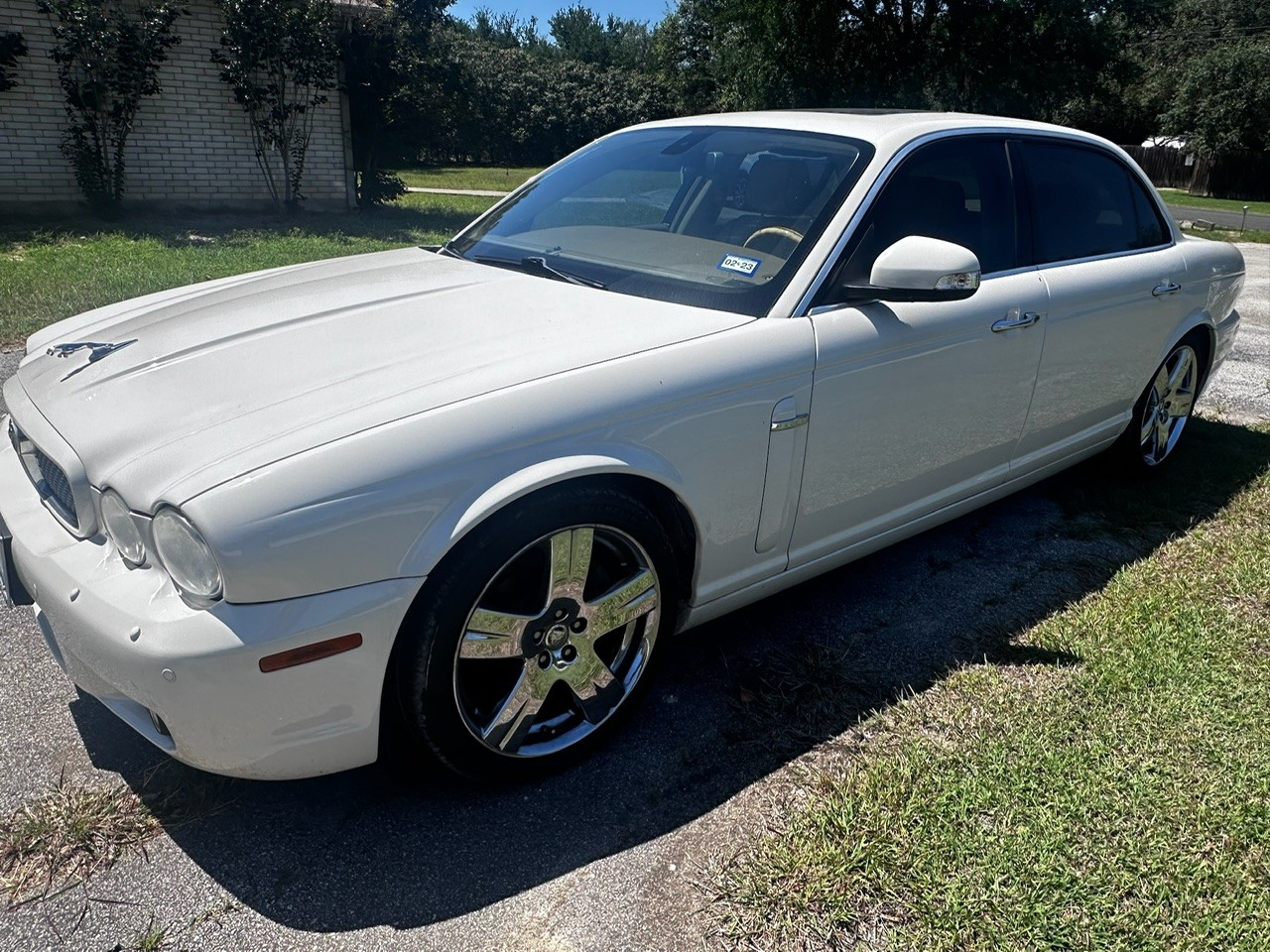 Used 2009 Jaguar XJ8 RWD image 1