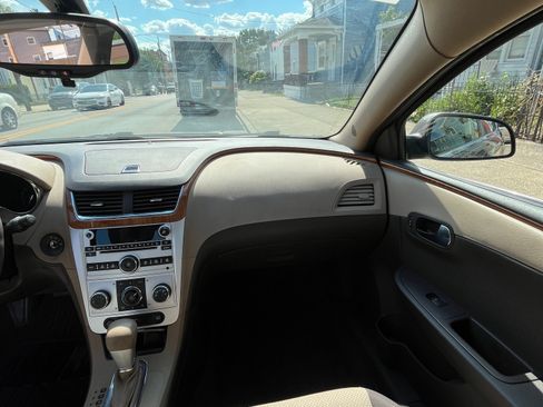 Used 2011 Chevrolet Malibu LT w/ Power Convenience Package image 8