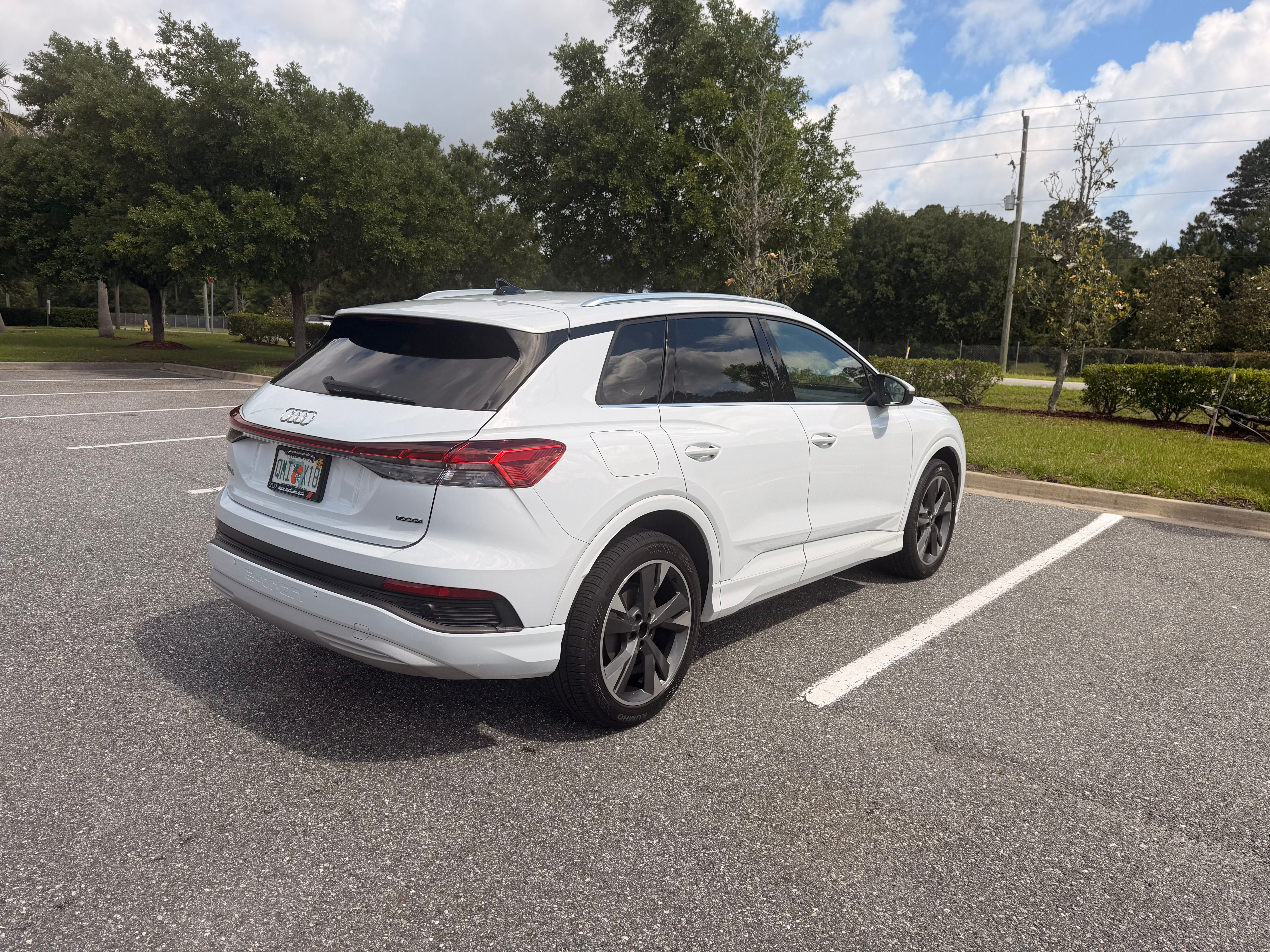 Used 2022 Audi Q4 e-tron Premium AWD/4WD image 11