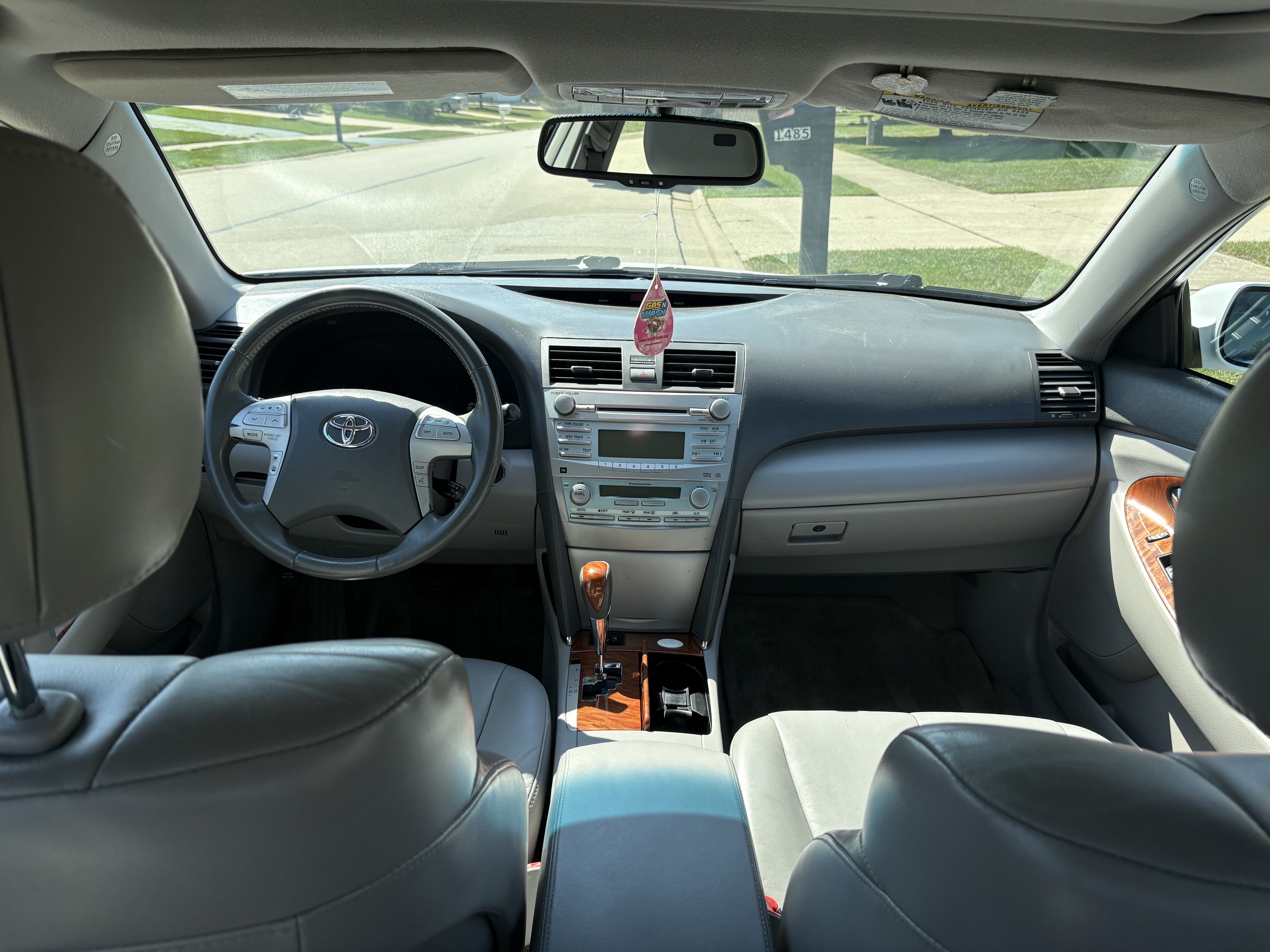Used 2009 Toyota Camry XLE FWD image 1
