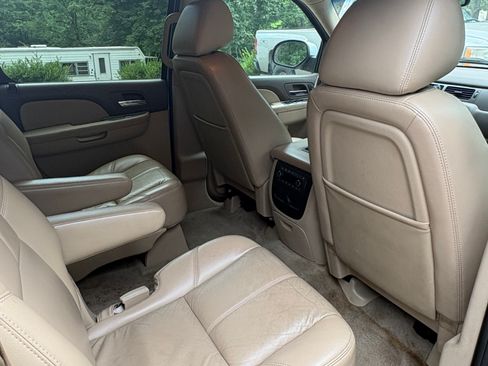 Used 2011 Chevrolet Suburban LT w/ Luxury Package AWD/4WD image 9