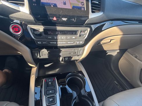 Used 2018 Honda Pilot Touring image 14