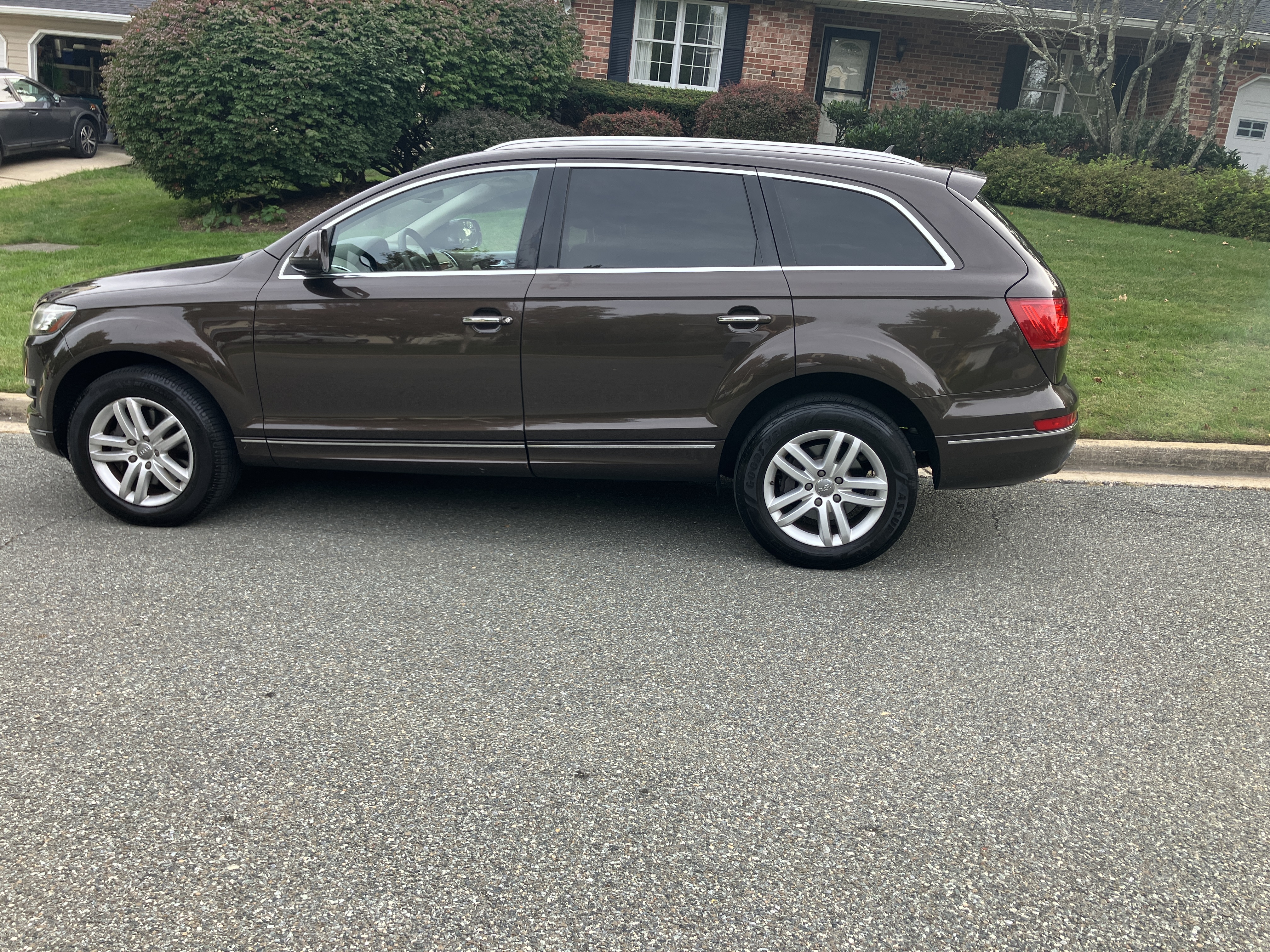 Used 2011 Audi Q7 TDI Premium Plus AWD/4WD image 1