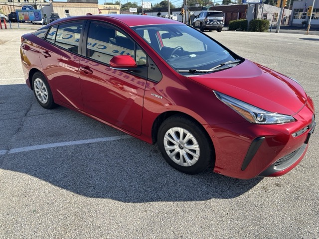 Used 2021 Toyota Prius LE FWD image 1