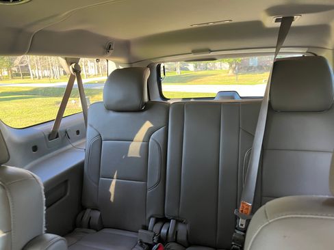 Used 2015 Chevrolet Suburban LTZ image 4