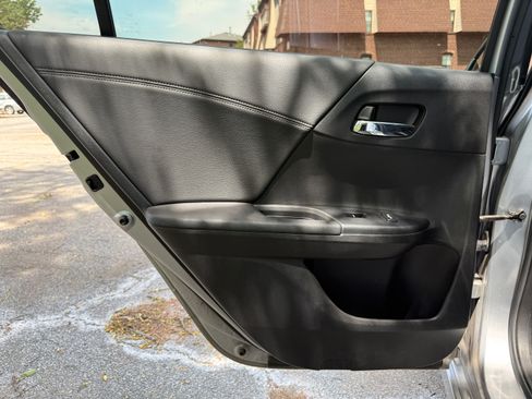 Used 2017 Honda Accord Touring image 25