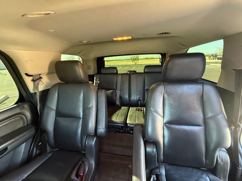 Used 2011 GMC Yukon Denali image 2